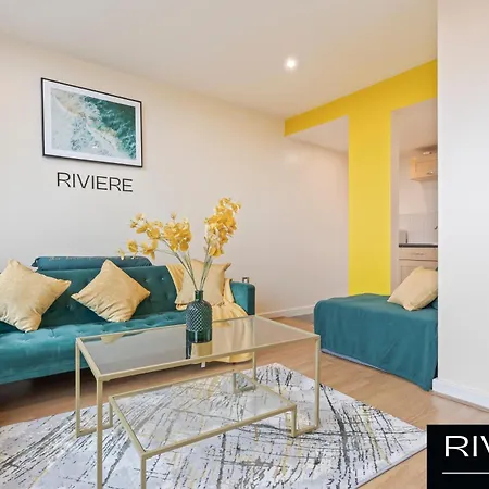 Luxe Penthouse-citycentre-parking-balcony *